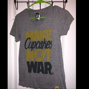 Johnny Cupcakes t shirt